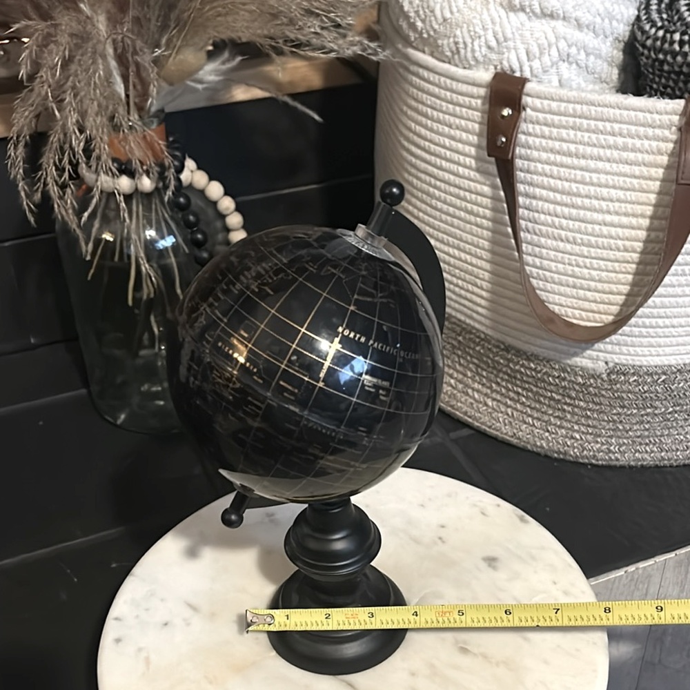 🖤✨Small Globe•Black W/Gold Tones✨🖤NWOT✨🖤 - Picture 4 of 4